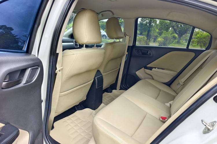 Used Honda Greiz 2016 1.5L CVT Classic Edition Interior 2