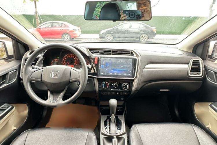 Used Honda Greiz 2016 1.5L CVT Classic Edition Interior 2