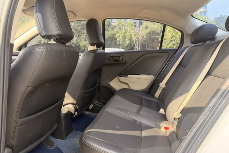 Used Honda Greiz 2016 1.5L CVT Classic Edition Interior 3