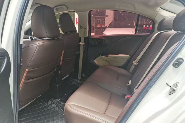 Used Honda Greiz 2016 1.5L CVT Classic Edition Interior 3