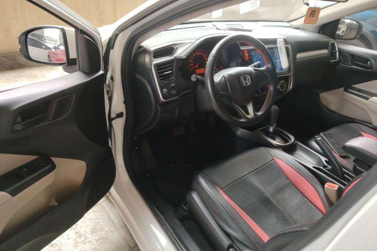 Used Honda Greiz 2016 1.5L CVT Classic Edition Interior 3