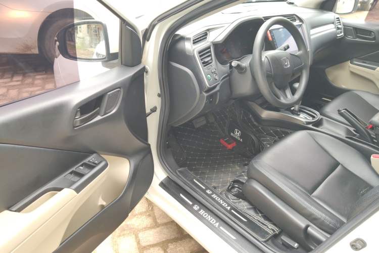 Used Honda Greiz 2016 1.5L CVT Classic Edition Interior 3