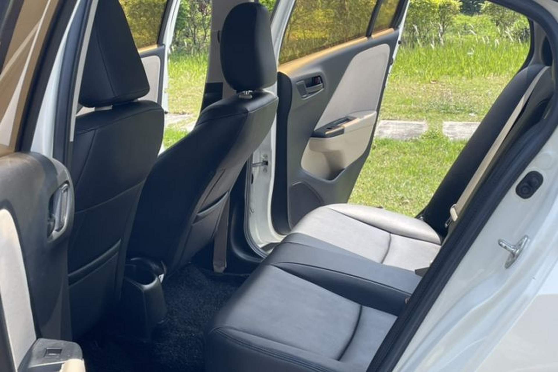 Used Honda Greiz 2016 1.5L CVT Classic Edition Interior 3