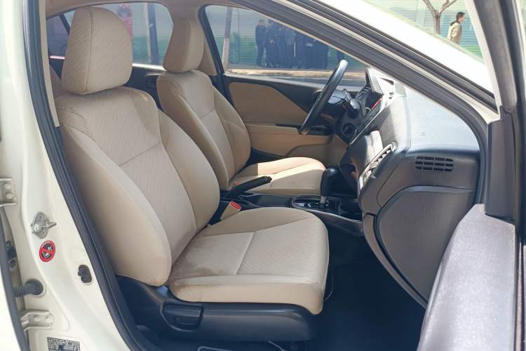 Used Honda Greiz 2016 1.5L CVT Classic Edition Interior 3