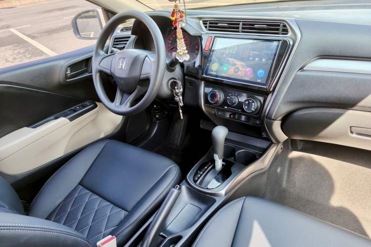 Used Honda Greiz 2016 1.5L CVT Classic Edition Interior 3