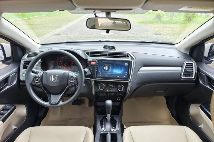 Used Honda Greiz 2016 1.5L CVT Classic Edition Interior 3