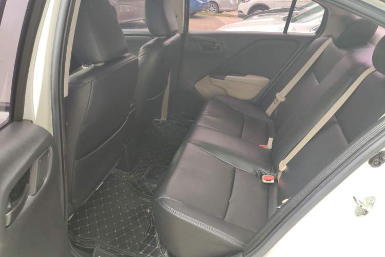 Used Honda Greiz 2016 1.5L CVT Classic Edition Interior 4