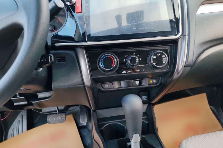 Used Honda Greiz 2016 1.5L CVT Classic Edition Interior 4