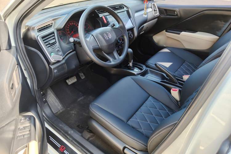 Used Honda Greiz 2016 1.5L CVT Classic Edition Interior 4