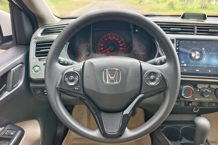 Used Honda Greiz 2016 1.5L CVT Classic Edition Interior 4