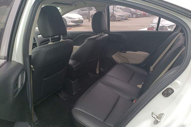 Used Honda Greiz 2016 1.5L CVT Classic Edition Interior 4