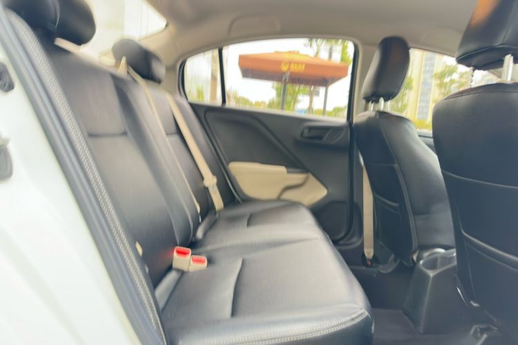 Used Honda Greiz 2016 1.5L CVT Classic Edition Interior 5
