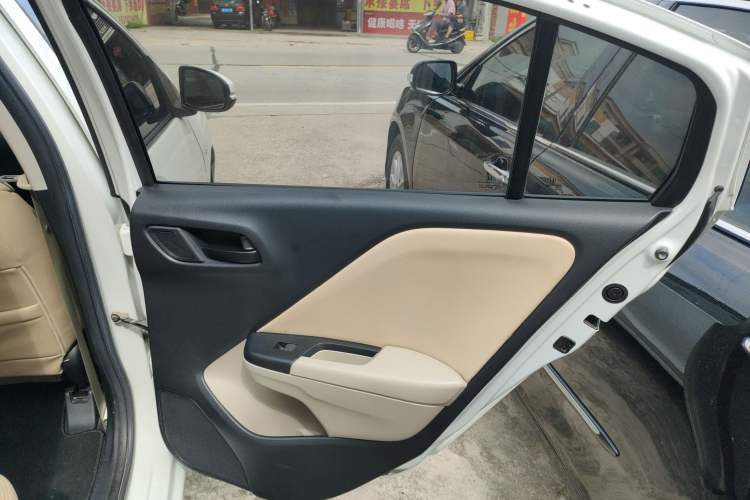 Used Honda Greiz 2016 1.5L CVT Classic Edition Interior 6
