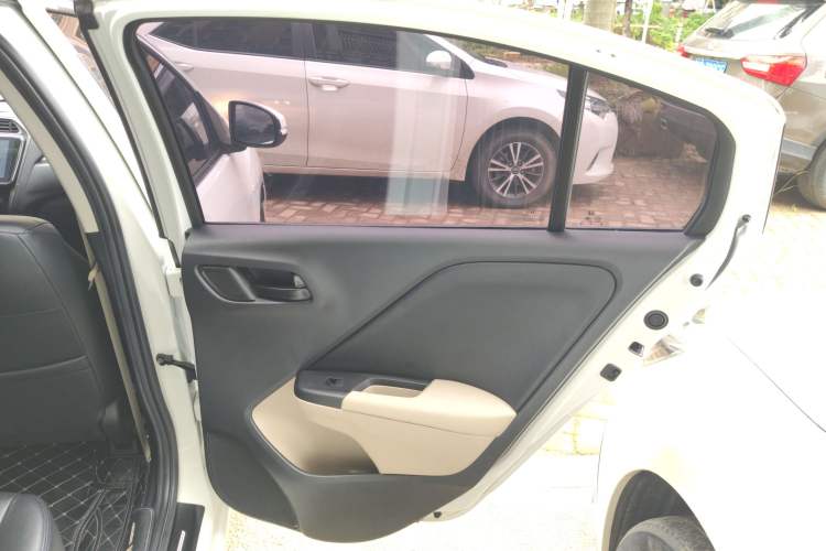 Used Honda Greiz 2016 1.5L CVT Classic Edition Interior 6