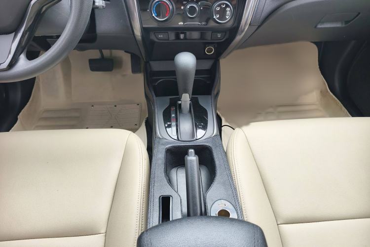 Used Honda Greiz 2016 1.5L CVT Classic Edition Interior 6