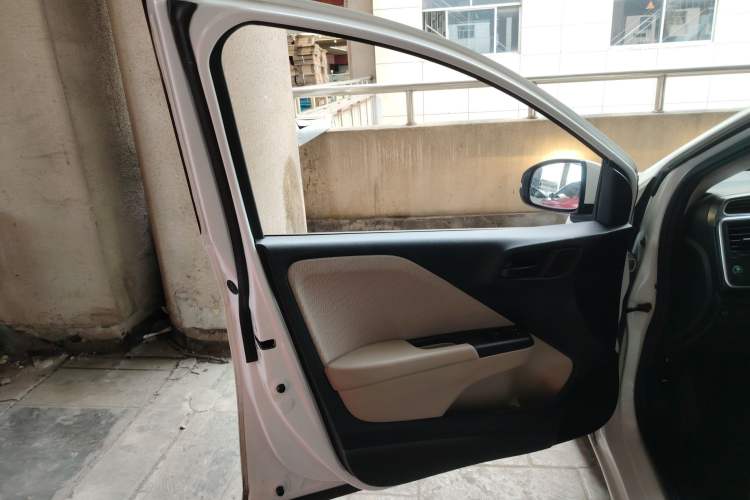 Used Honda Greiz 2016 1.5L CVT Classic Edition Interior 7