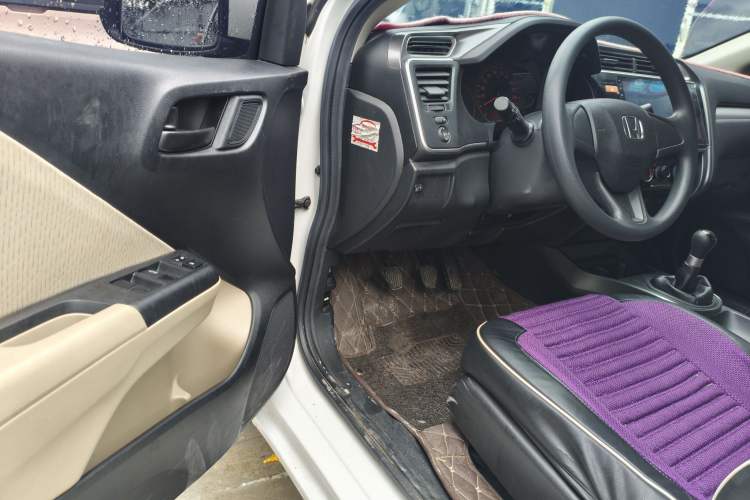 Used Honda Greiz 2016 1.5L Manual Classic Edition Interior 7