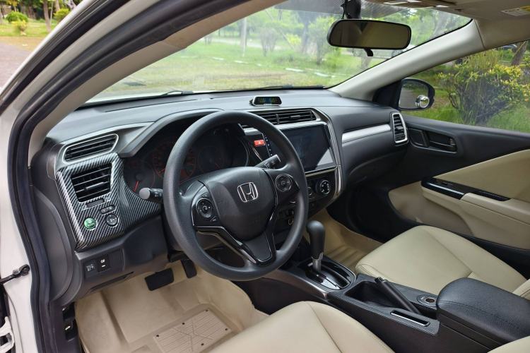 Used Honda Greiz 2016 1.5L CVT Classic Edition Interior 7