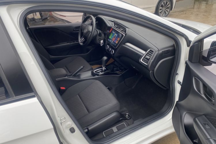 Used Honda Greiz 2016 1.5L CVT Fashion Edition Interior 8