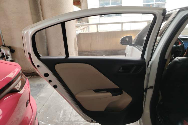 Used Honda Greiz 2016 1.5L CVT Classic Edition Interior 8
