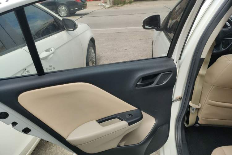 Used Honda Greiz 2016 1.5L CVT Classic Edition Interior 8