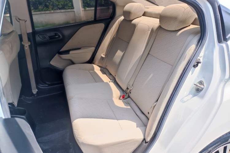 Used Honda Greiz 2016 1.5L CVT Classic Edition Interior 8