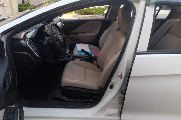 Used Honda Greiz 2016 1.5L CVT Classic Edition Left Front Seat