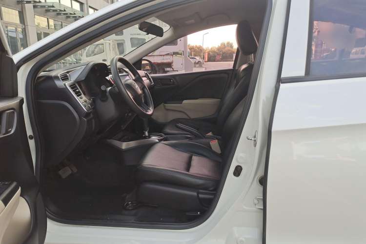 Used Honda Greiz 2016 1.5L CVT Classic Edition Left Front Seat