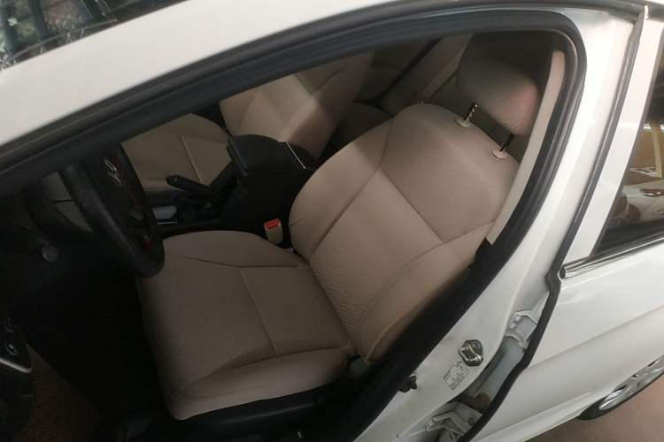Used Honda Greiz 2016 1.5L CVT Classic Edition Left Front Seat