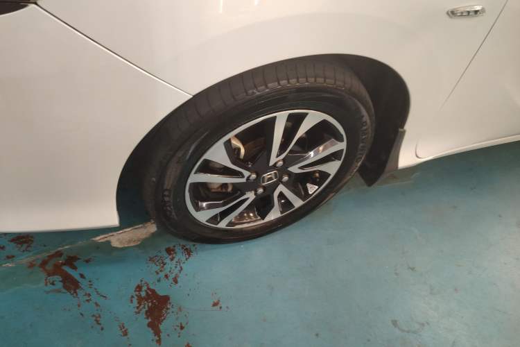 Used Honda Greiz 2016 1.5L CVT Classic Edition Left Front Wheel Hub