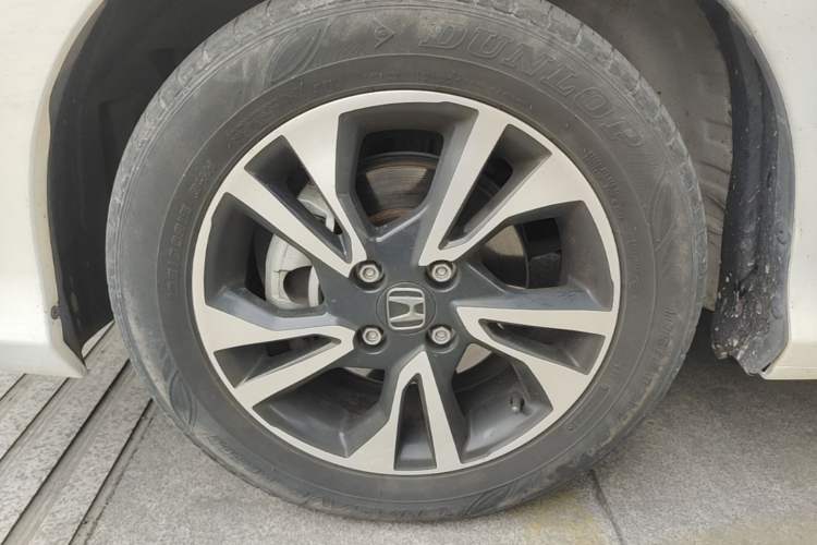 Used Honda Greiz 2016 1.5L CVT Classic Edition Left Front Wheel Hub