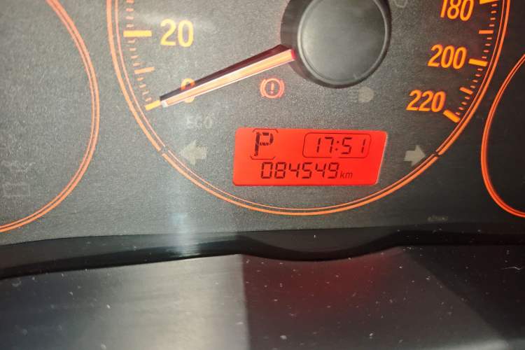 Used Honda Greiz 2016 1.5L CVT Classic Edition Odometer Close Up
