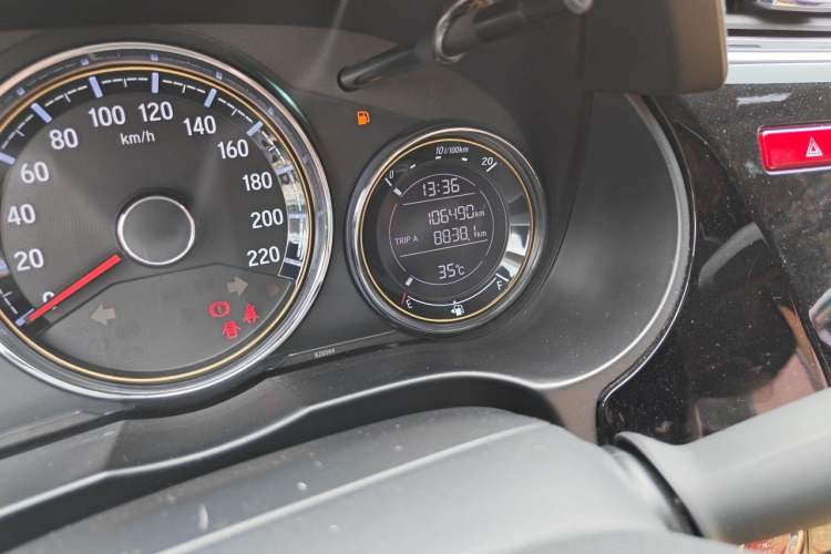 Used Honda Greiz 2016 1.5L CVT Luxury Edition Odometer Close Up
