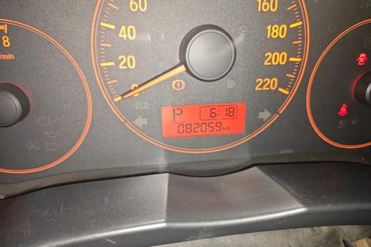 Used Honda Greiz 2016 1.5L CVT Classic Edition Odometer Close Up