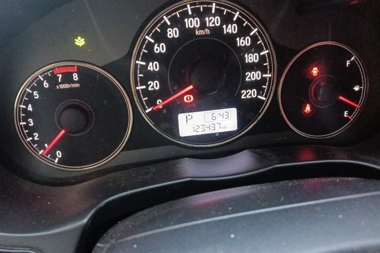 Used Honda Greiz 2016 1.5L CVT Comfort Version Odometer Close Up