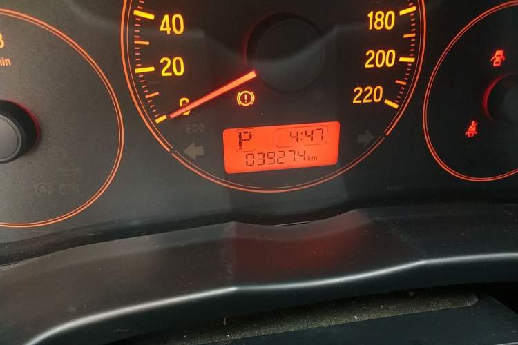 Used Honda Greiz 2016 1.5L CVT Classic Edition Odometer Close Up