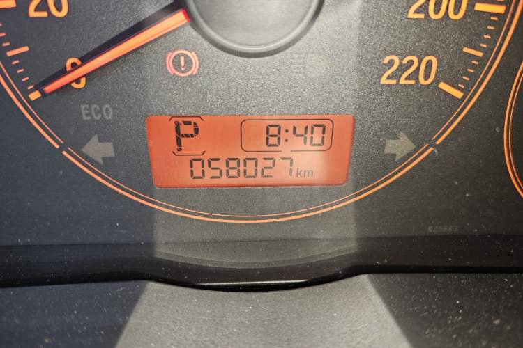 Used Honda Greiz 2016 1.5L CVT Classic Edition Odometer Close Up