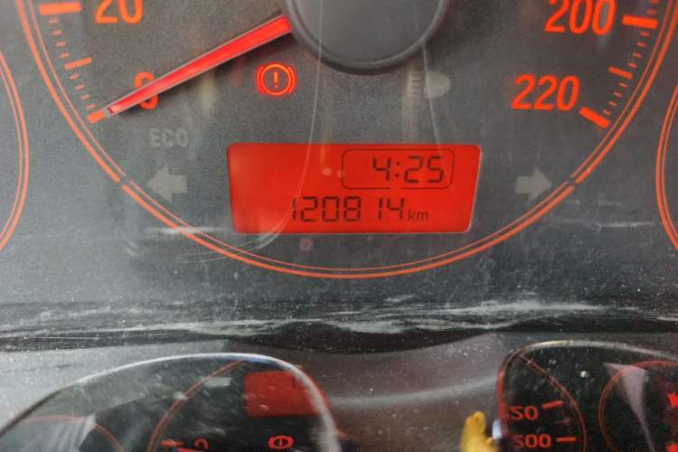 Used Honda Greiz 2016 1.5L Manual Classic Edition Odometer Close Up