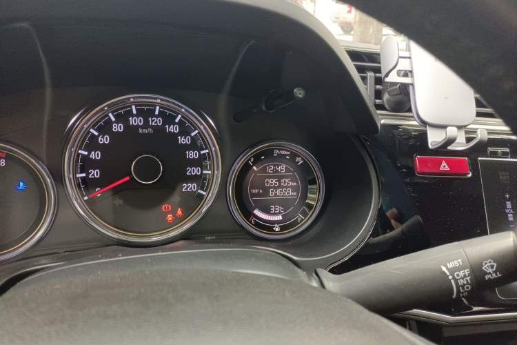 Used Honda Greiz 2016 1.5L CVT Luxury Edition Odometer Close Up
