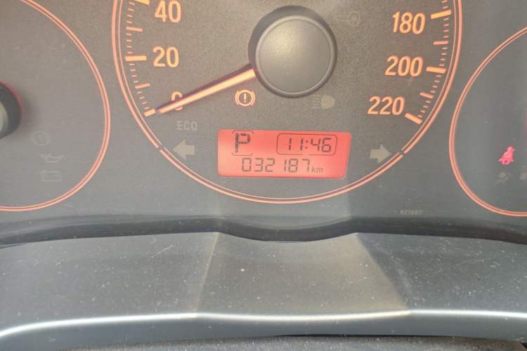 Used Honda Greiz 2016 1.5L CVT Classic Edition Odometer Close Up