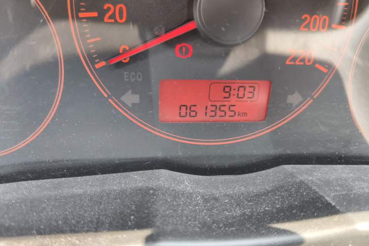 Used Honda Greiz 2016 1.5L Manual Classic Edition Odometer Close Up