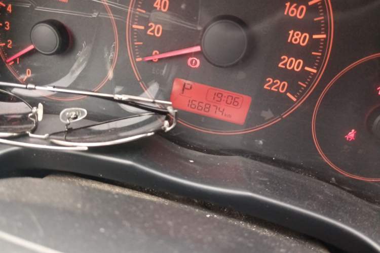 Used Honda Greiz 2016 1.5L CVT Classic Edition Odometer Close Up