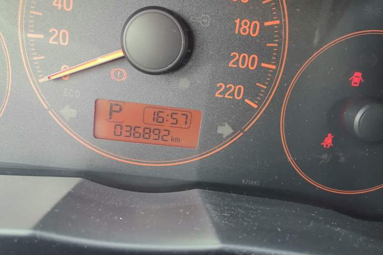 Used Honda Greiz 2016 1.5L CVT Classic Edition Odometer Close Up