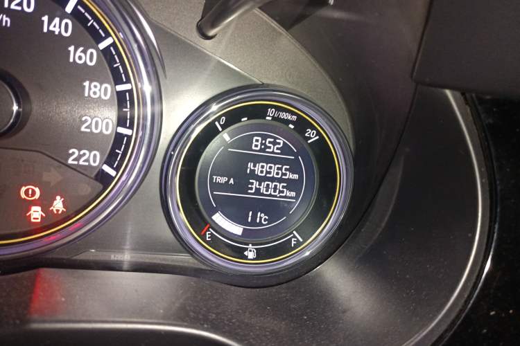 Used Honda Greiz 2016 1.5L CVT Luxury Edition Odometer Close Up