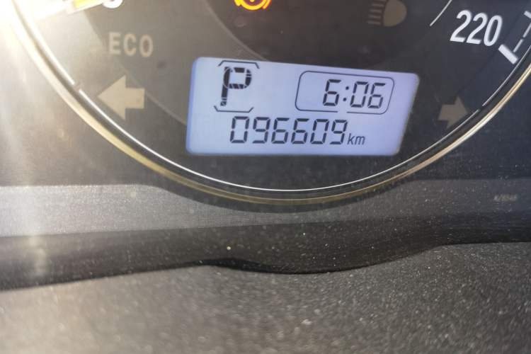 Used Honda Greiz 2016 1.5L CVT Comfort Version Odometer Close Up