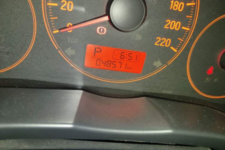 Used Honda Greiz 2016 1.5L CVT Classic Edition Odometer Close Up