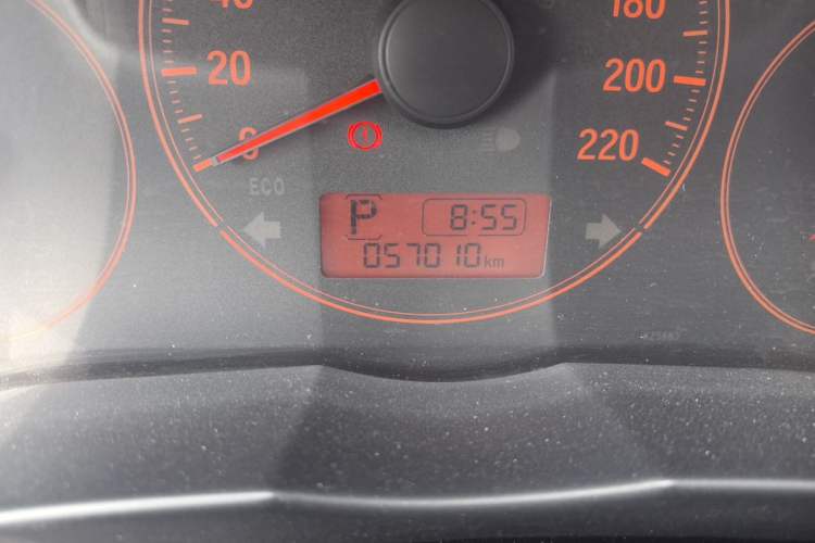 Used Honda Greiz 2016 1.5L CVT Classic Edition Odometer Close Up