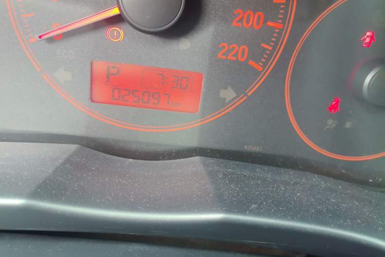 Used Honda Greiz 2016 1.5L CVT Comfort Version Odometer Close Up