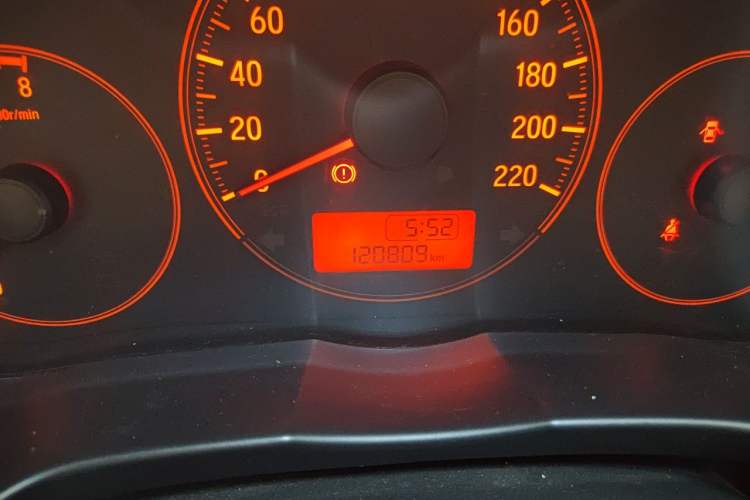 Used Honda Greiz 2016 1.5L Manual Classic Edition Odometer Close Up