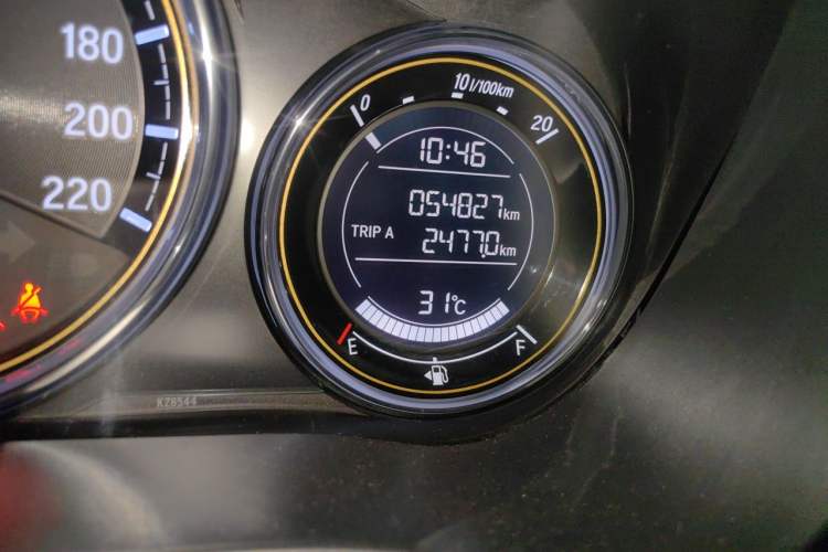 Used Honda Greiz 2016 1.5L CVT Luxury Edition Odometer Close Up